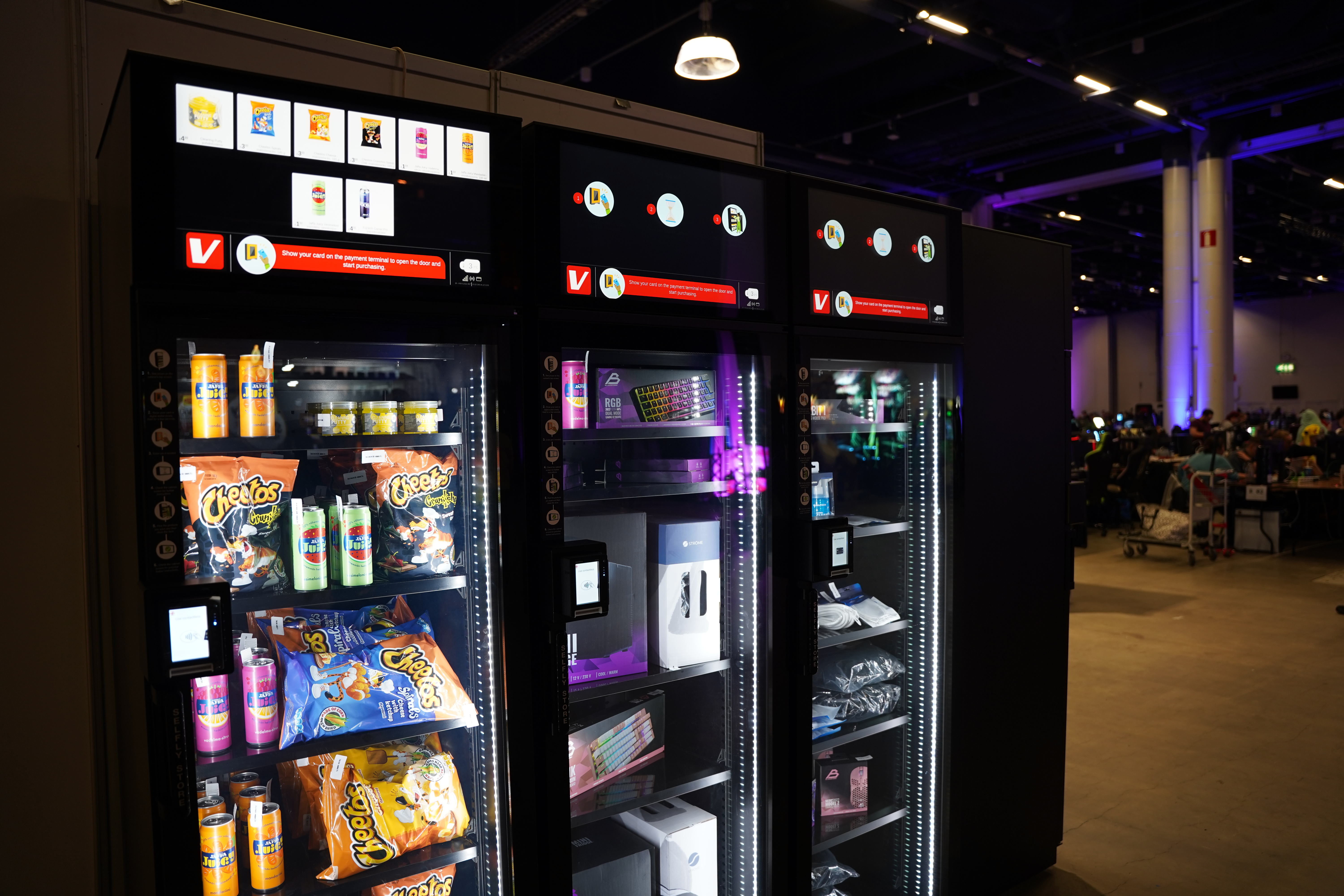 Selfly Store intelligent vending machines with customized top screens